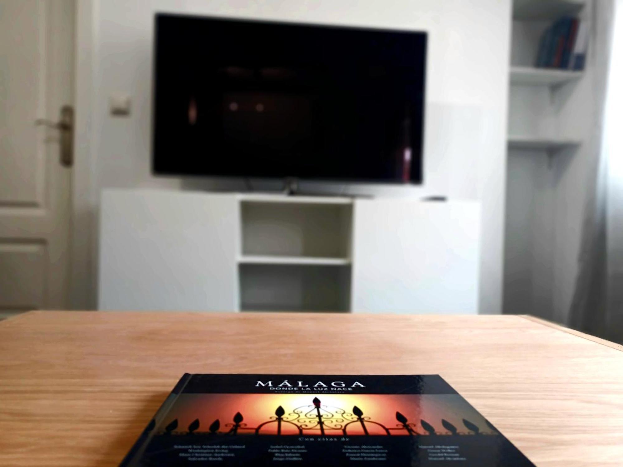 Apartamento Vacacional Cuarteles Málaga Kültér fotó